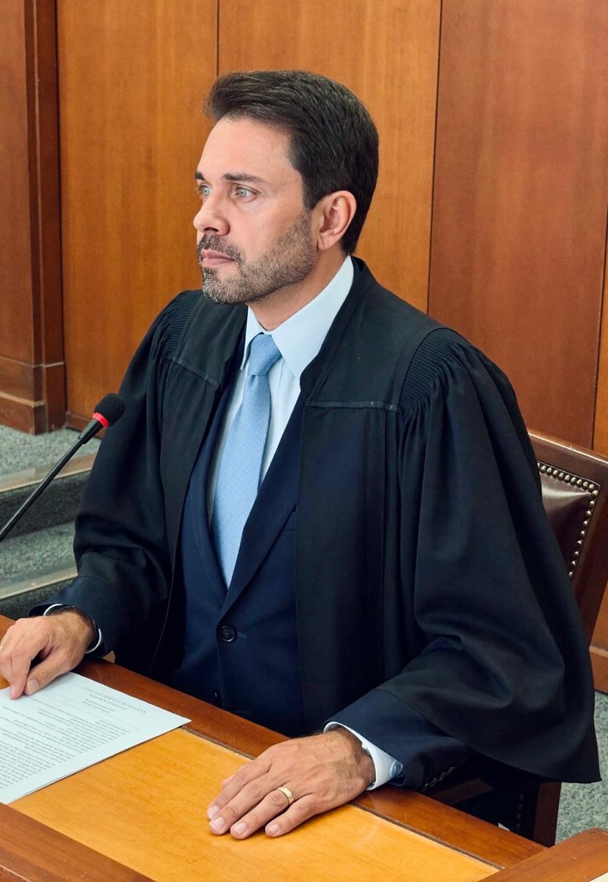 Moacyr Ribeiro em sessão de tribunal